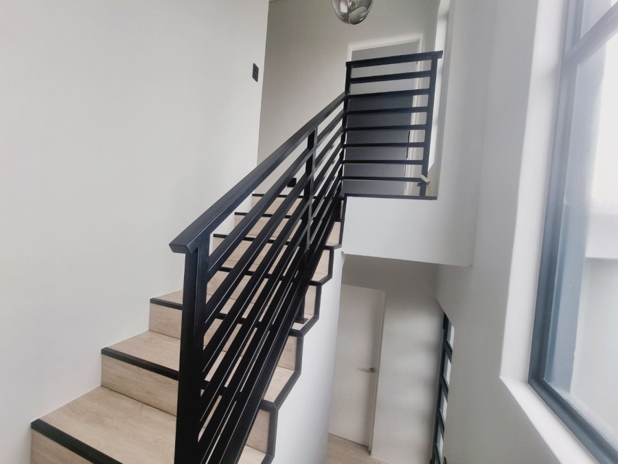 5 Bedroom Property for Sale in Sandown Western Cape